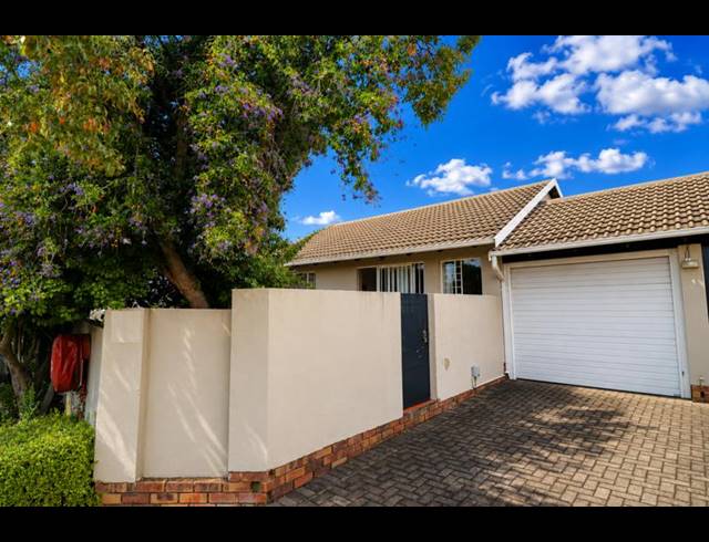 2 BEDROOM TOWNHOUSE FOR SALE IN SONNEGLANS